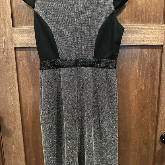Elegant Black and Gray Dress - Picture 4 of 5